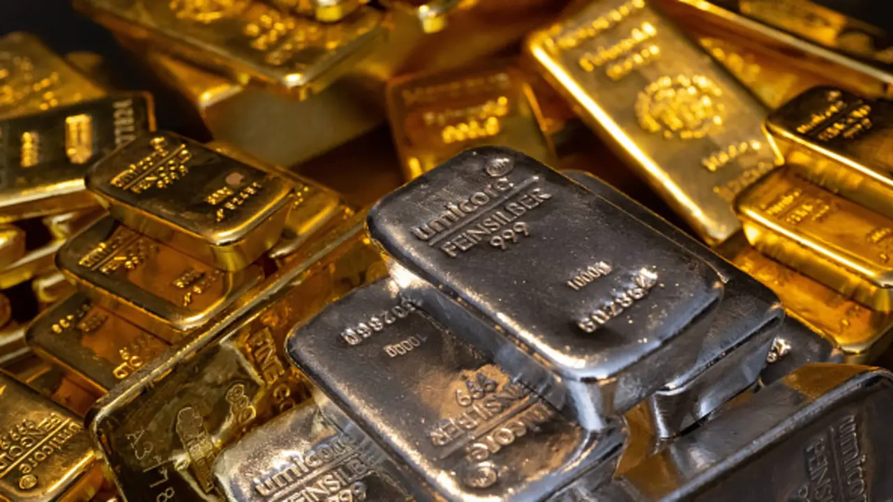 مكاسب قياسية للمعدن الأصفر.. أسعار الذهب والفضة تشتعل وسط تقلبات السوق العالمية